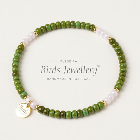 Pulseira Verde Alpino & Rosa Birds Jewellery em contas de cristal boémio e prata 925 dourada, feita à mão em Portugal.