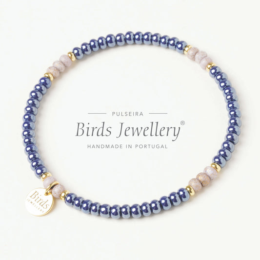 Pulseira Azul Escuro & Areia Birds Jewellery em contas de cristal boémio e prata 925 dourada, feita à mão em Portugal.