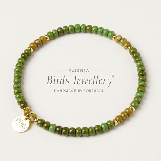 Pulseira Verde Alpino & Verde Azeitona Birds Jewellery em contas de cristal boémio e prata 925 dourada, feita à mão em Portugal.